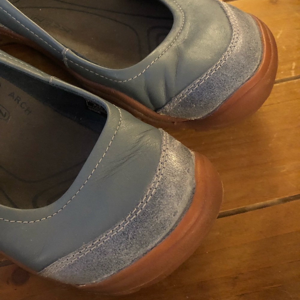 KEEN slip on leather loafer